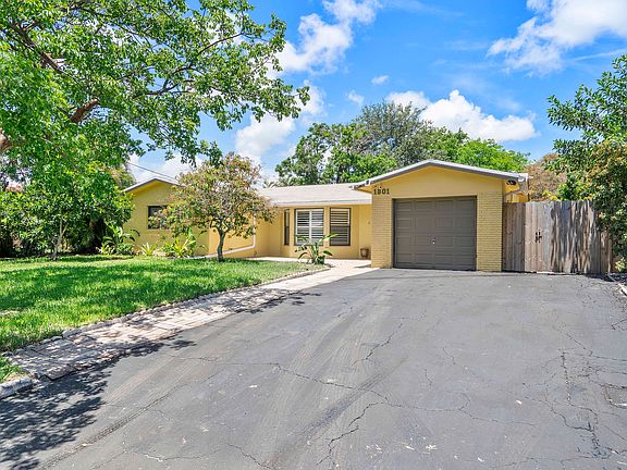 Front with 1 car garage