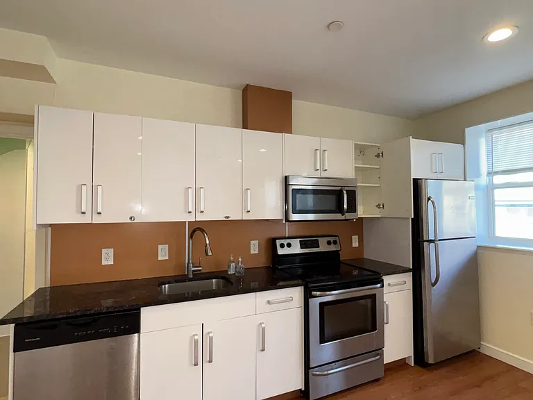 249 S 49th St #209 — Photo 4