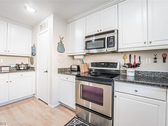 5th image of 136 Wild Candlenut Ct