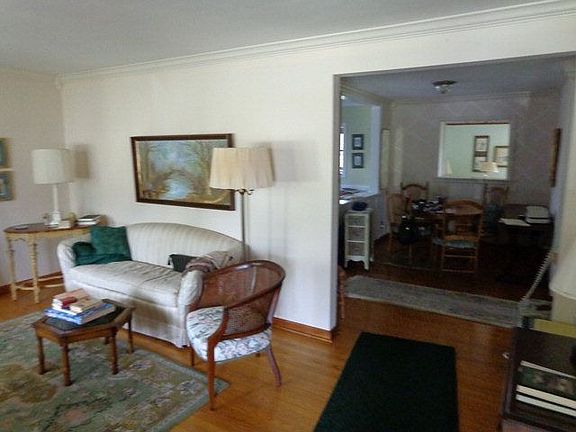 3rd image of 306 Stockton Dr