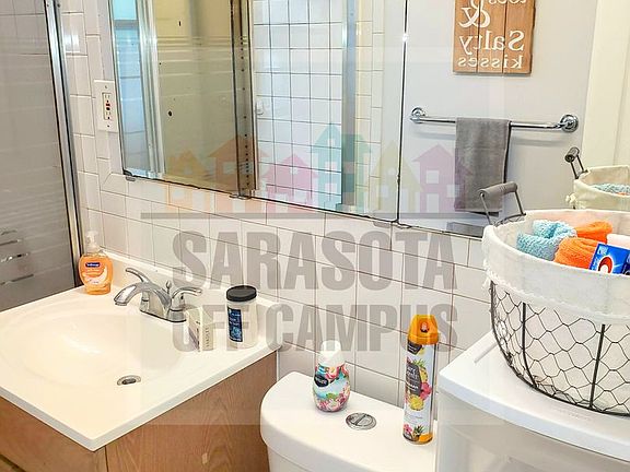 4th image of 1078 40th St #3762B5725