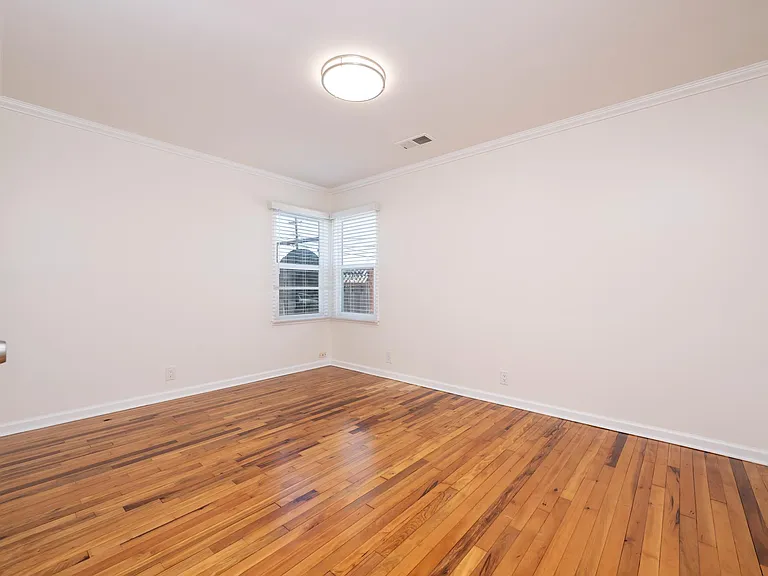 131 Ottawa St — Photo 13