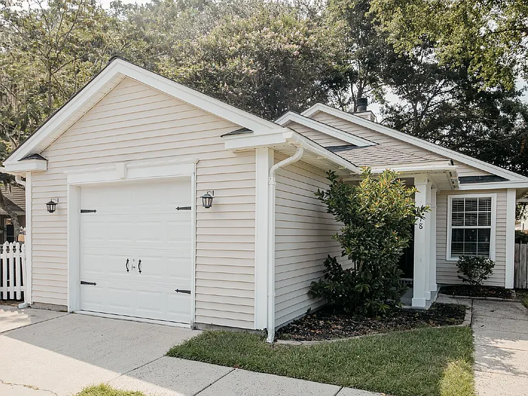 218 Lytham Ct — Photo 2