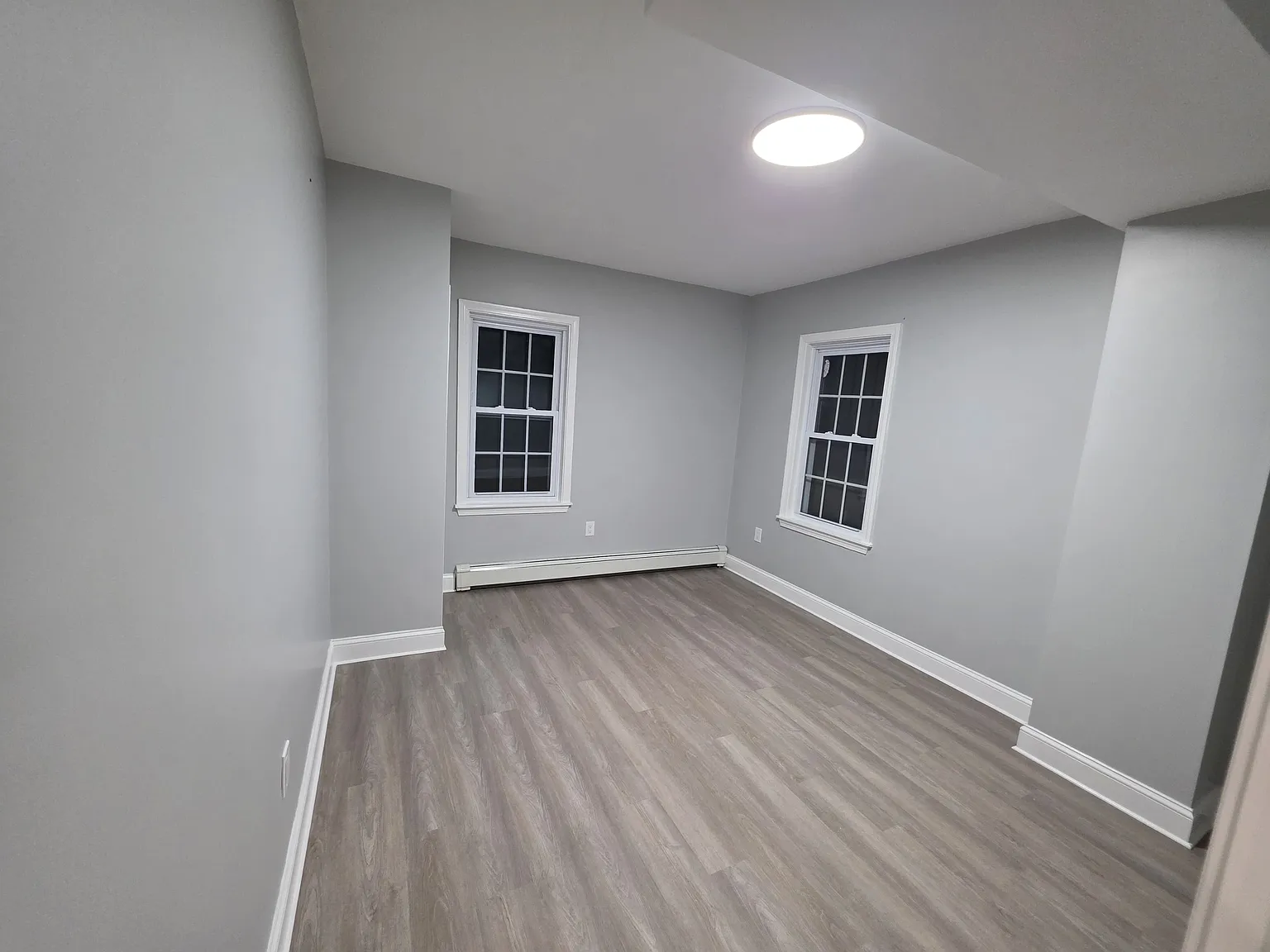 3 bed, 900 sqft, $2,500 — Photo 4