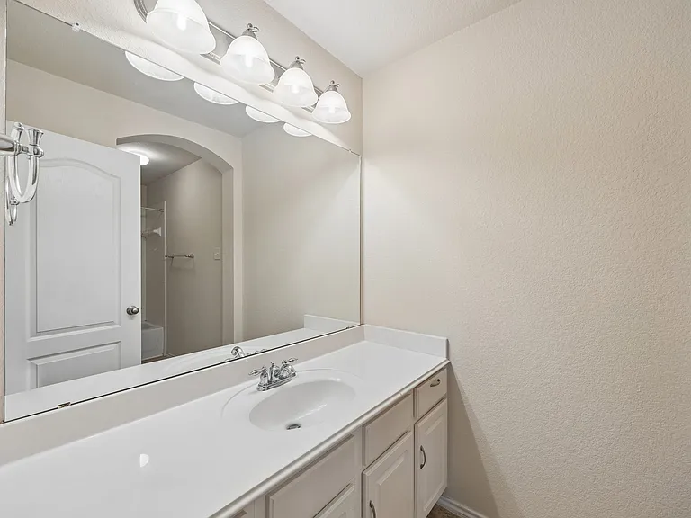 1552 Sleepy Hollow Dr — Photo 26