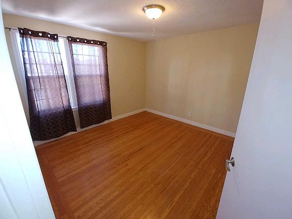 5th image of 726 Wayland St
