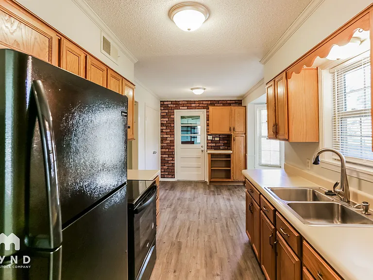 1176 Cedar Cir S — Photo 4