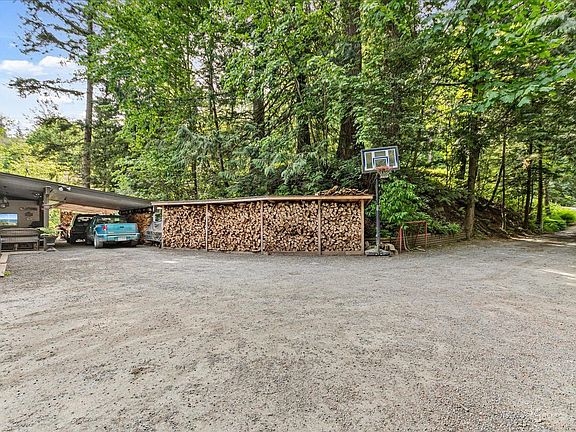 4th image of 46675 Extrom Rd