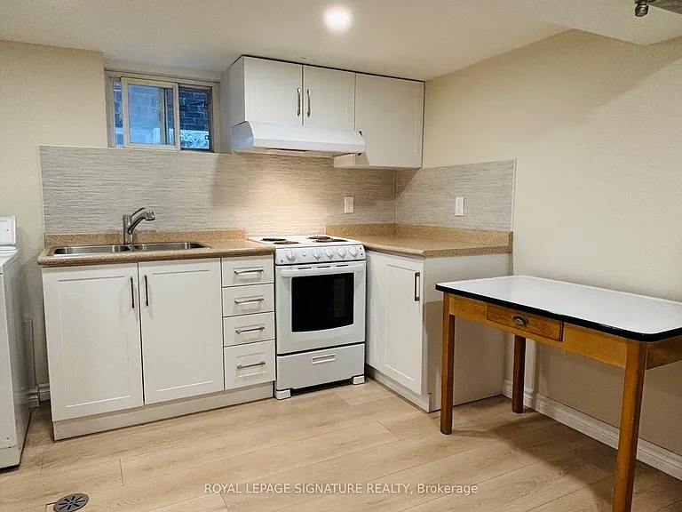445 Donlands Ave #LOWER — Photo 10