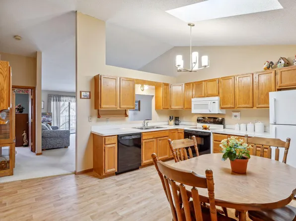 3260 Greenbrier St #3260B, Vadnais Heights, MN 55127
