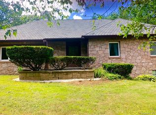 560 Gilbert Ave, Hamden, CT 06514