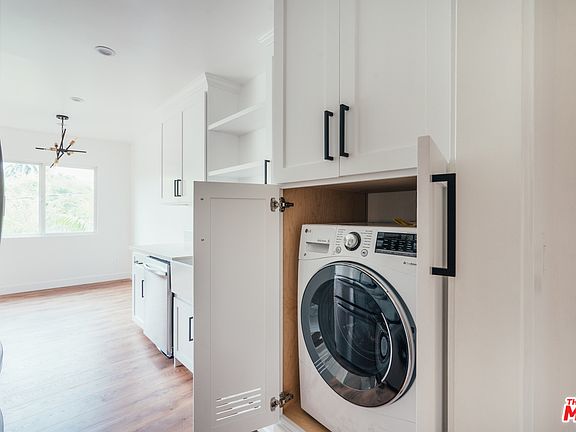 5th image of 637 N West Knoll Dr APT 304