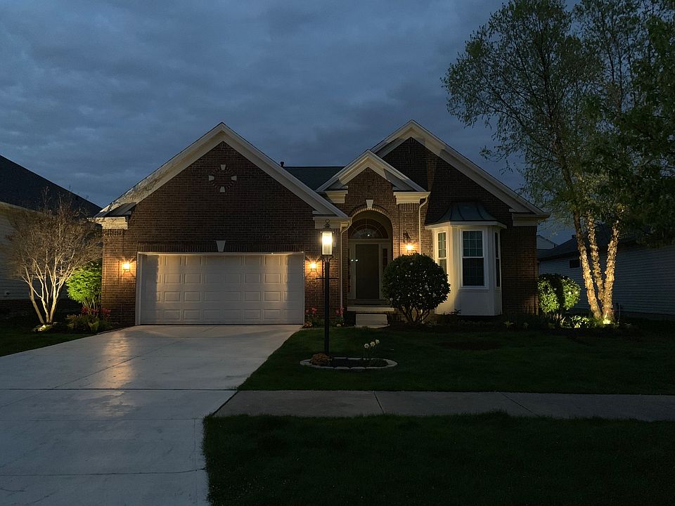 1st image of 317 Lexington Cir