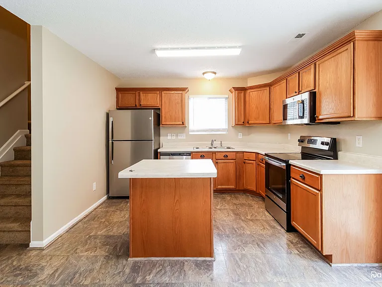 9 Loxwood Ct — Photo 3