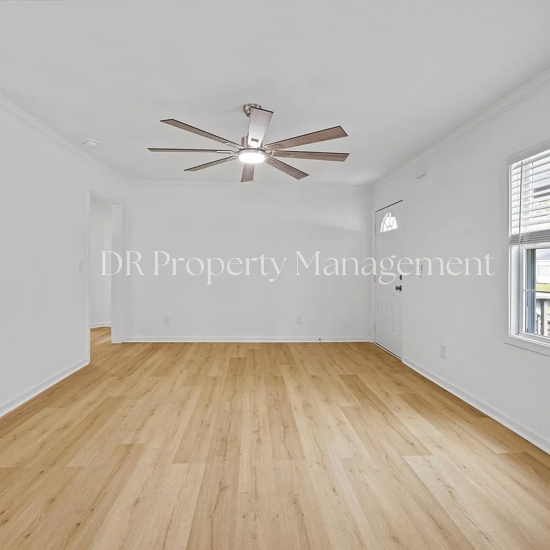 219 S Circle Dr — Photo 3