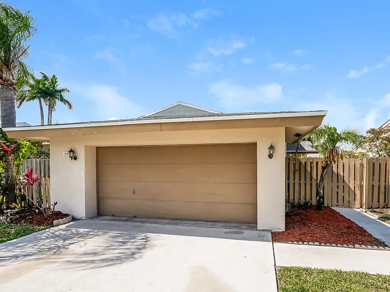 80 Baytree Cir — Photo 1
