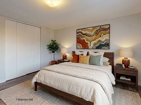 3rd image of 1475 Riverside Dr W #106