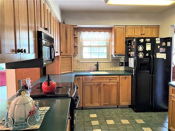 3rd image of 1195 Old Country Ln