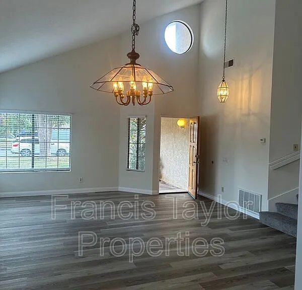954 Cornwell Ct — Photo 7
