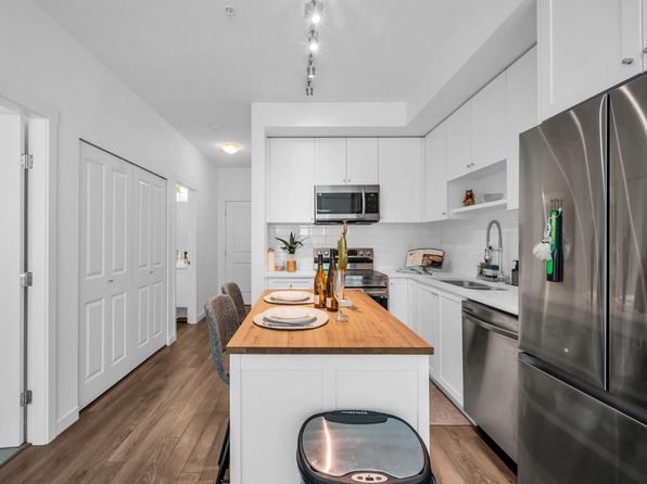 2 bedroom rental in Surrey — photo 17