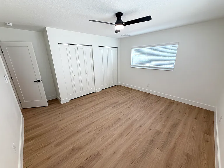 Guest room - oversized closet