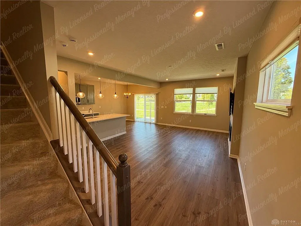 3 bed, 2.5 bath, 1648 sqft, $2,800 — Photo 3