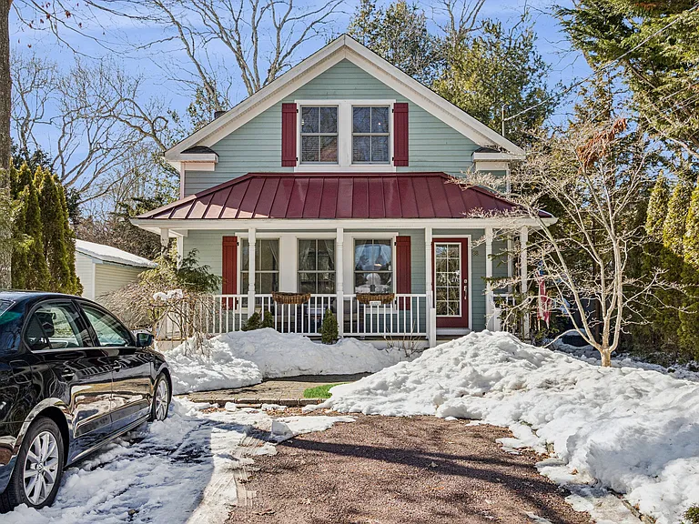 38 Baycrest Ave — Photo 2
