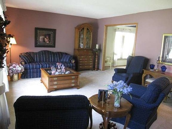 2nd image of 3619 Carlton Dr