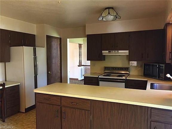 5th image of 16035 Squirrel Hollow Ln