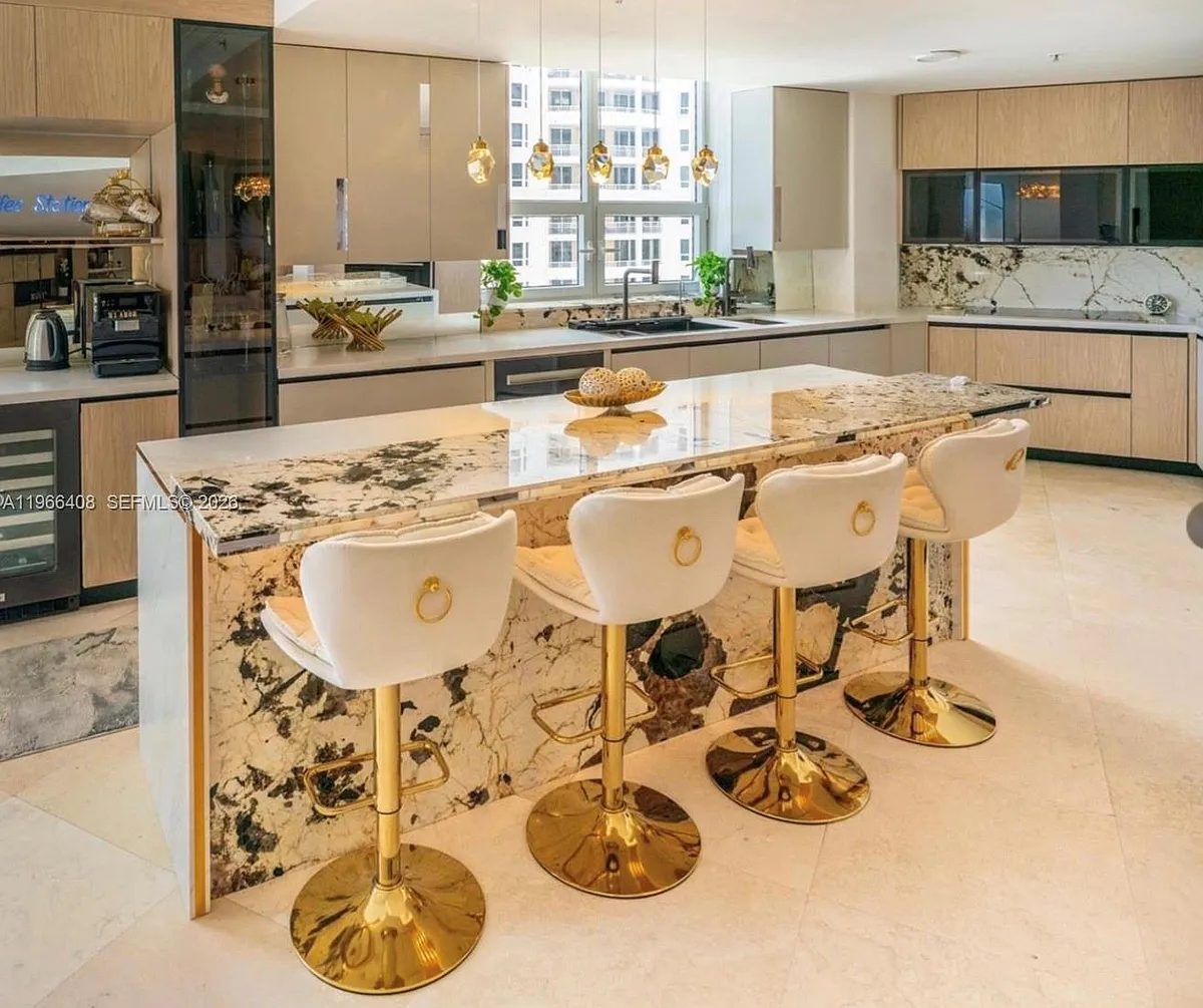 Building Photo - 848 Brickell Key Dr #1601
