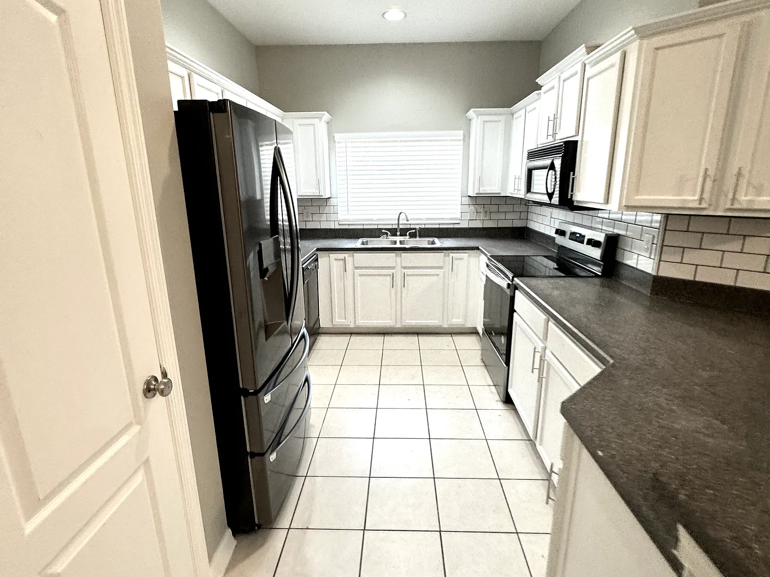3 bed, 2.5 bath, 1513 sqft, $2,100 — Photo 4