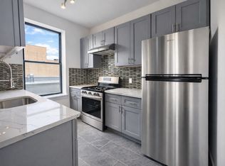 35-37 32nd St #3R, Astoria, NY 11106