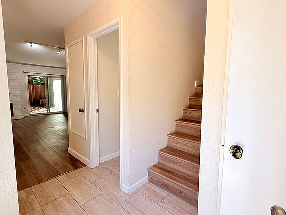 3rd image of 1065 San Ramon Valley Blvd