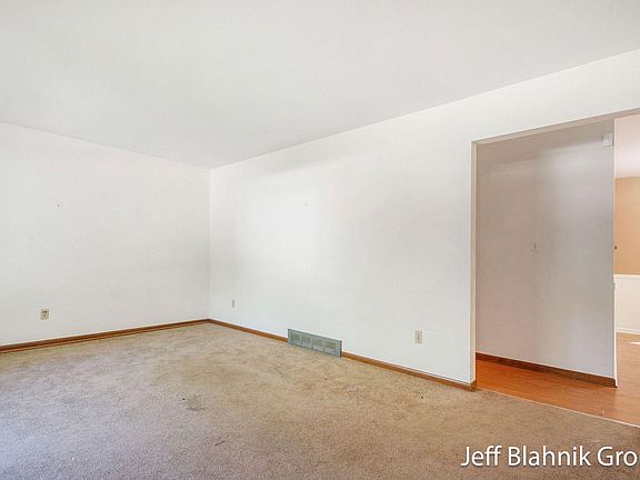 3rd image of 1772 Sandra St NW