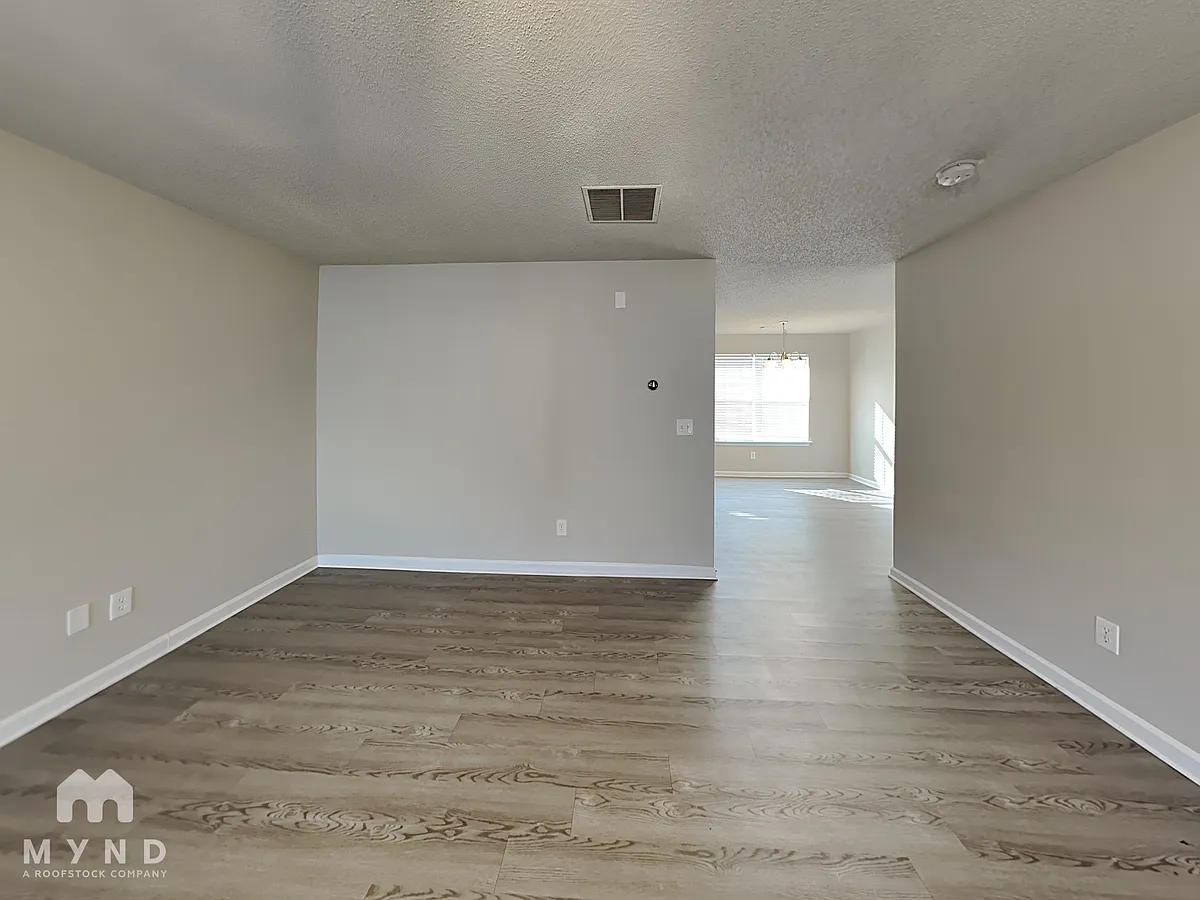 Building Photo - 6132 Hickory Lane Dr