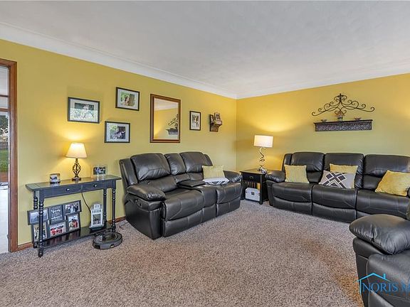 4th image of 1180 Emily Dr