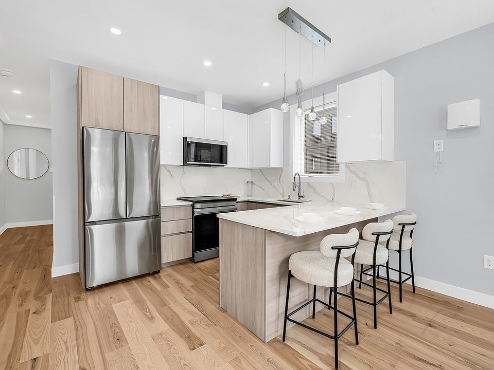 1st image of 181 Maverick St #1