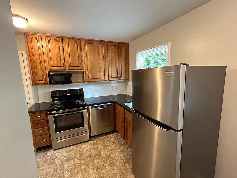 3 bed, 1.5 bath, 1082 sqft, $1,375 — Photo 3
