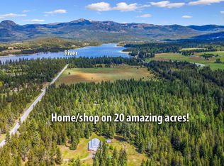 9710 Lakeshore Dr, Sagle, ID 83860