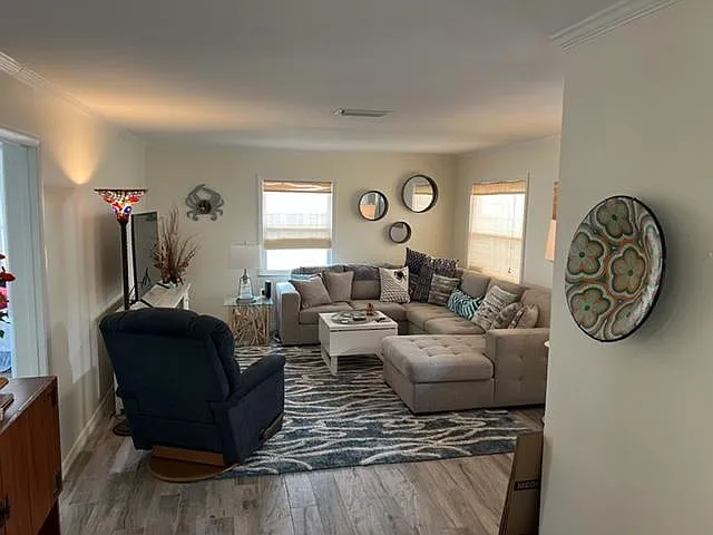573 Tarawitt Dr — Photo 8