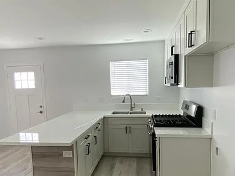9131 Carl Ln — Photo 2