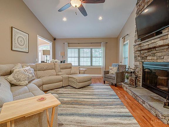 5th image of 4383 Claude Ct