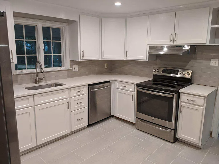 21 Iroquois Rd — Photo 1