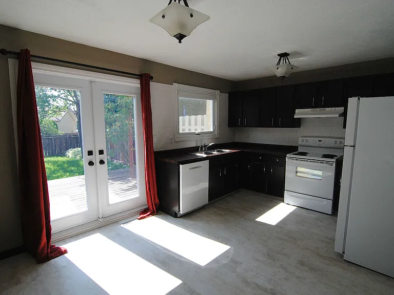 10127 171a Ave NW — Photo 3