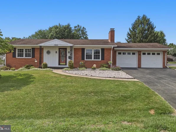 17601 Meadowood Dr, Hagerstown, MD 21740