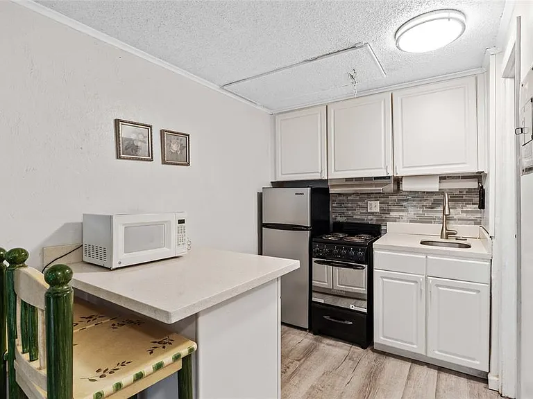 2490 SW 14th Dr #23 — Photo 8