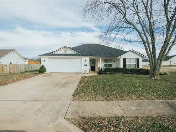 82 S Periwinkle Ln, Farmington, AR 72730