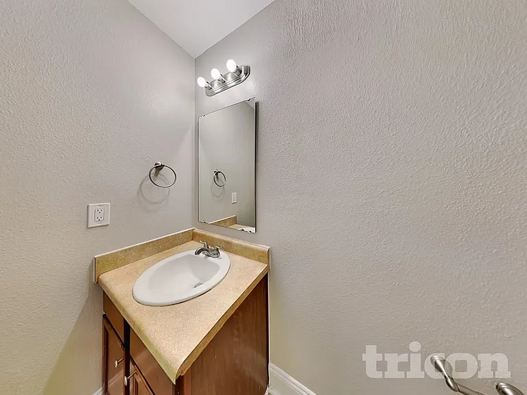 451 Presidents Ct — Photo 14