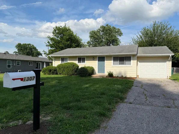 1307 Valiant Dr #1, Fenton, MO 63026