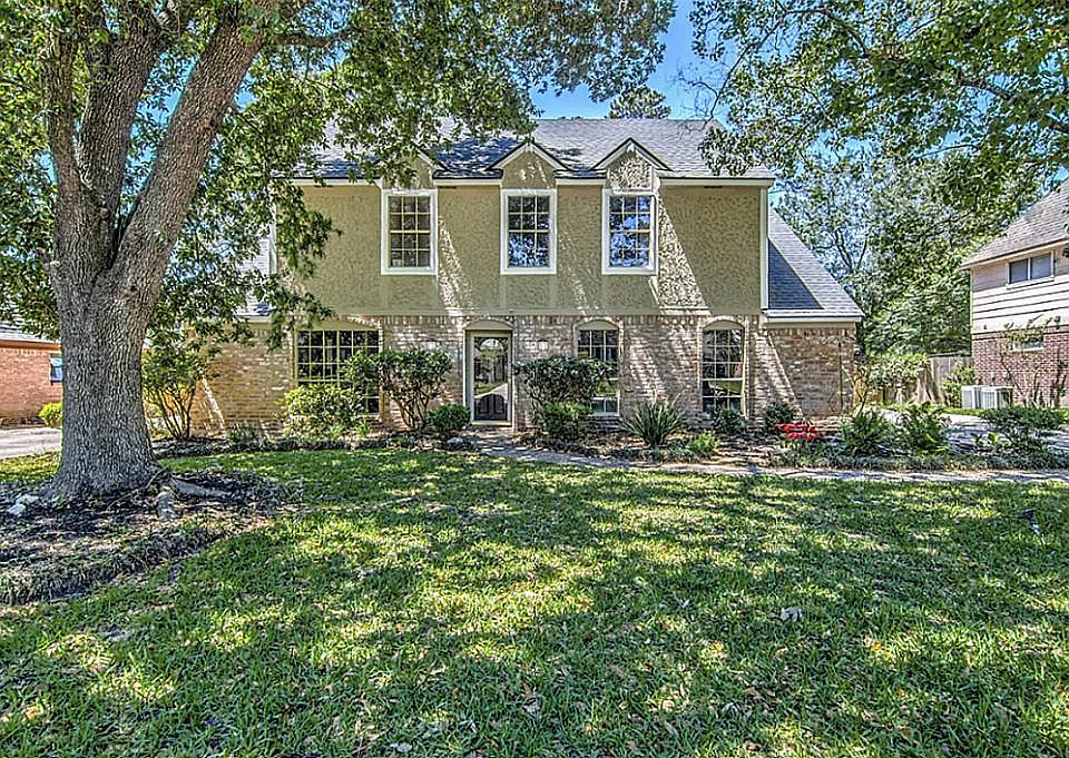 1st image of 15915 Pebble Bend Dr